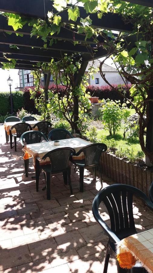 Land-Gut-Hotel Zum Alten Forsthaus - Aufladestation Fuer Elektroautos ヒュルトゲンヴァルト エクステリア 写真