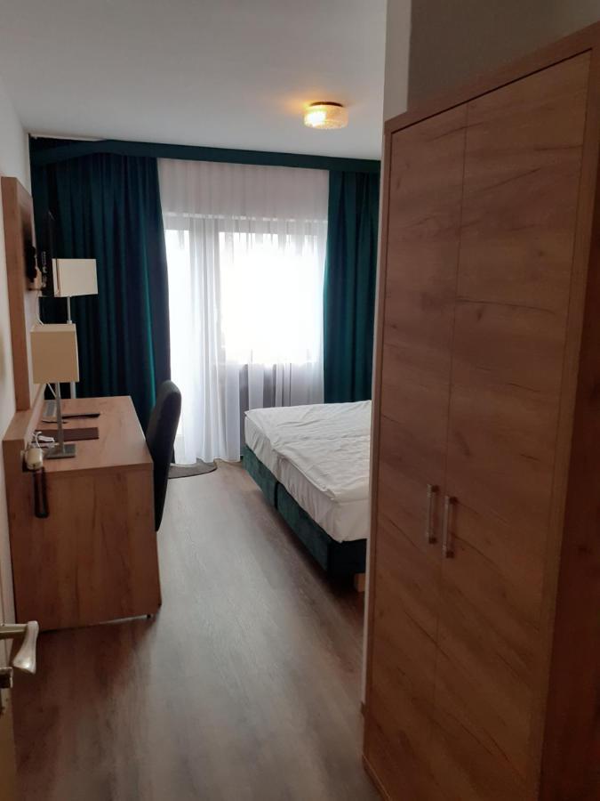 Land-Gut-Hotel Zum Alten Forsthaus - Aufladestation Fuer Elektroautos ヒュルトゲンヴァルト エクステリア 写真