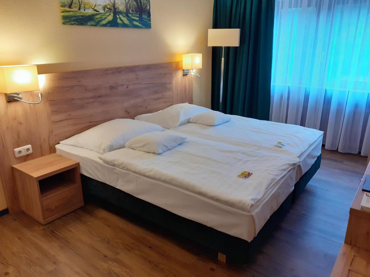 Land-Gut-Hotel Zum Alten Forsthaus - Aufladestation Fuer Elektroautos ヒュルトゲンヴァルト エクステリア 写真