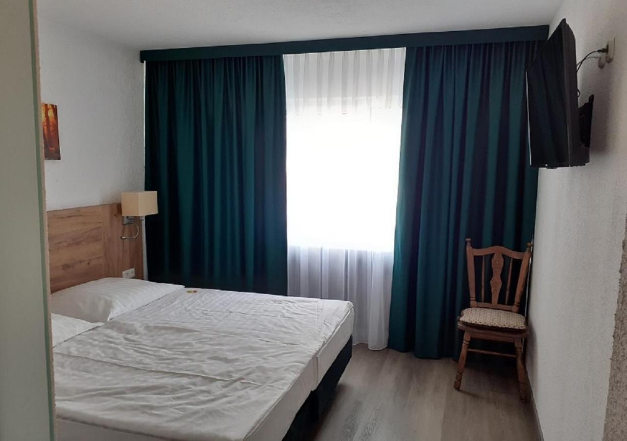 Land-Gut-Hotel Zum Alten Forsthaus - Aufladestation Fuer Elektroautos ヒュルトゲンヴァルト エクステリア 写真