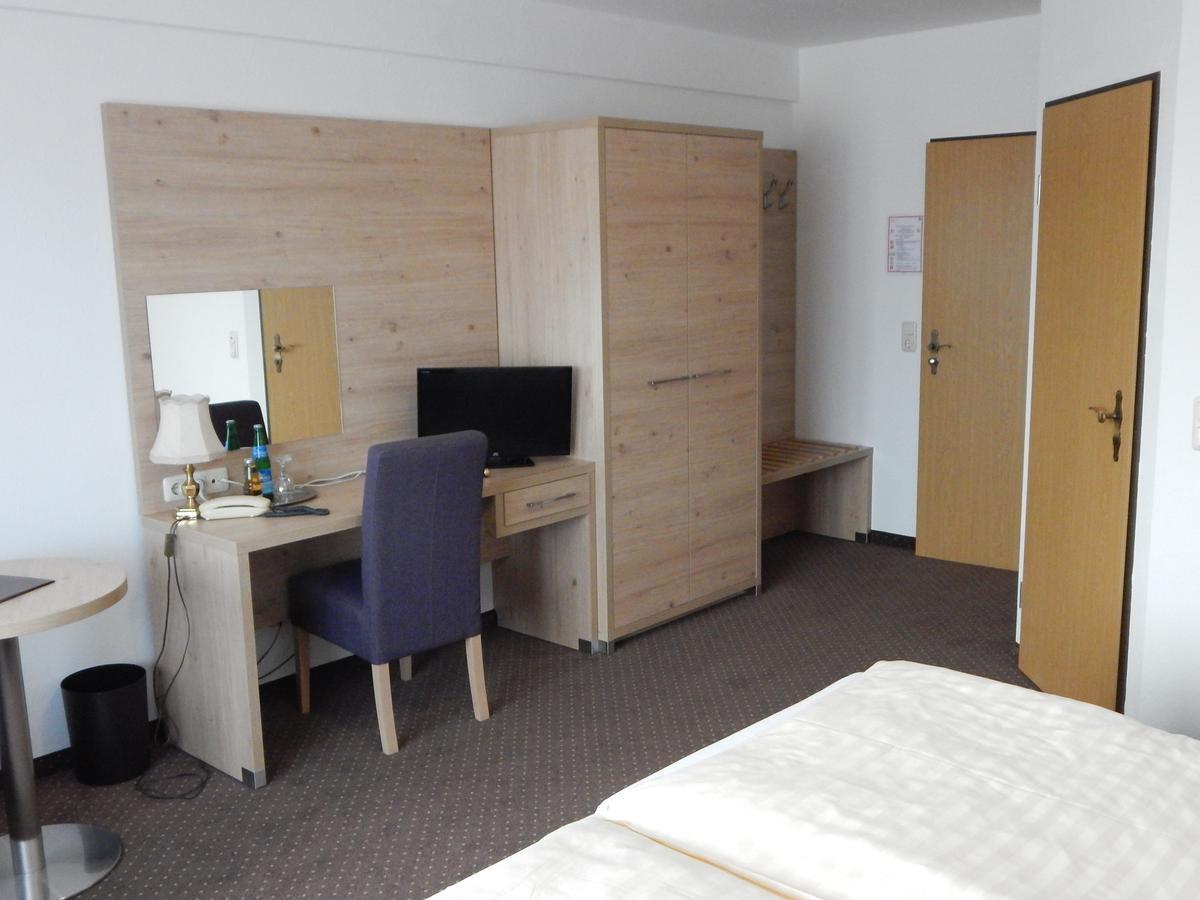 Land-Gut-Hotel Zum Alten Forsthaus - Aufladestation Fuer Elektroautos ヒュルトゲンヴァルト エクステリア 写真