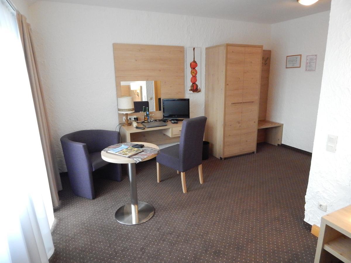 Land-Gut-Hotel Zum Alten Forsthaus - Aufladestation Fuer Elektroautos ヒュルトゲンヴァルト エクステリア 写真