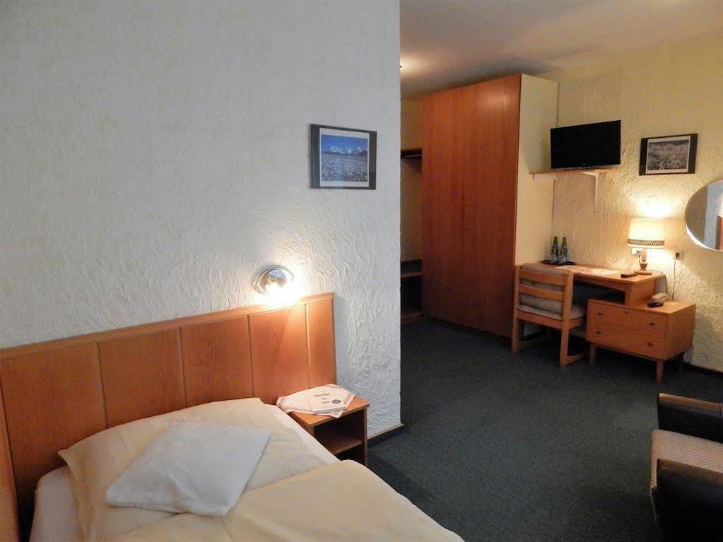 Land-Gut-Hotel Zum Alten Forsthaus - Aufladestation Fuer Elektroautos ヒュルトゲンヴァルト エクステリア 写真