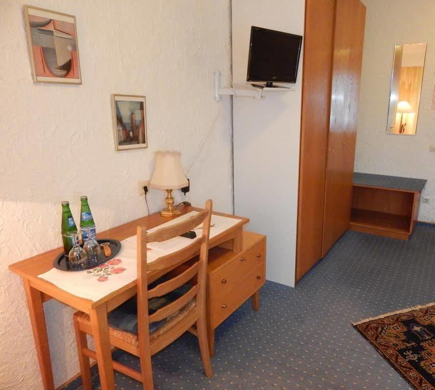 Land-Gut-Hotel Zum Alten Forsthaus - Aufladestation Fuer Elektroautos ヒュルトゲンヴァルト エクステリア 写真