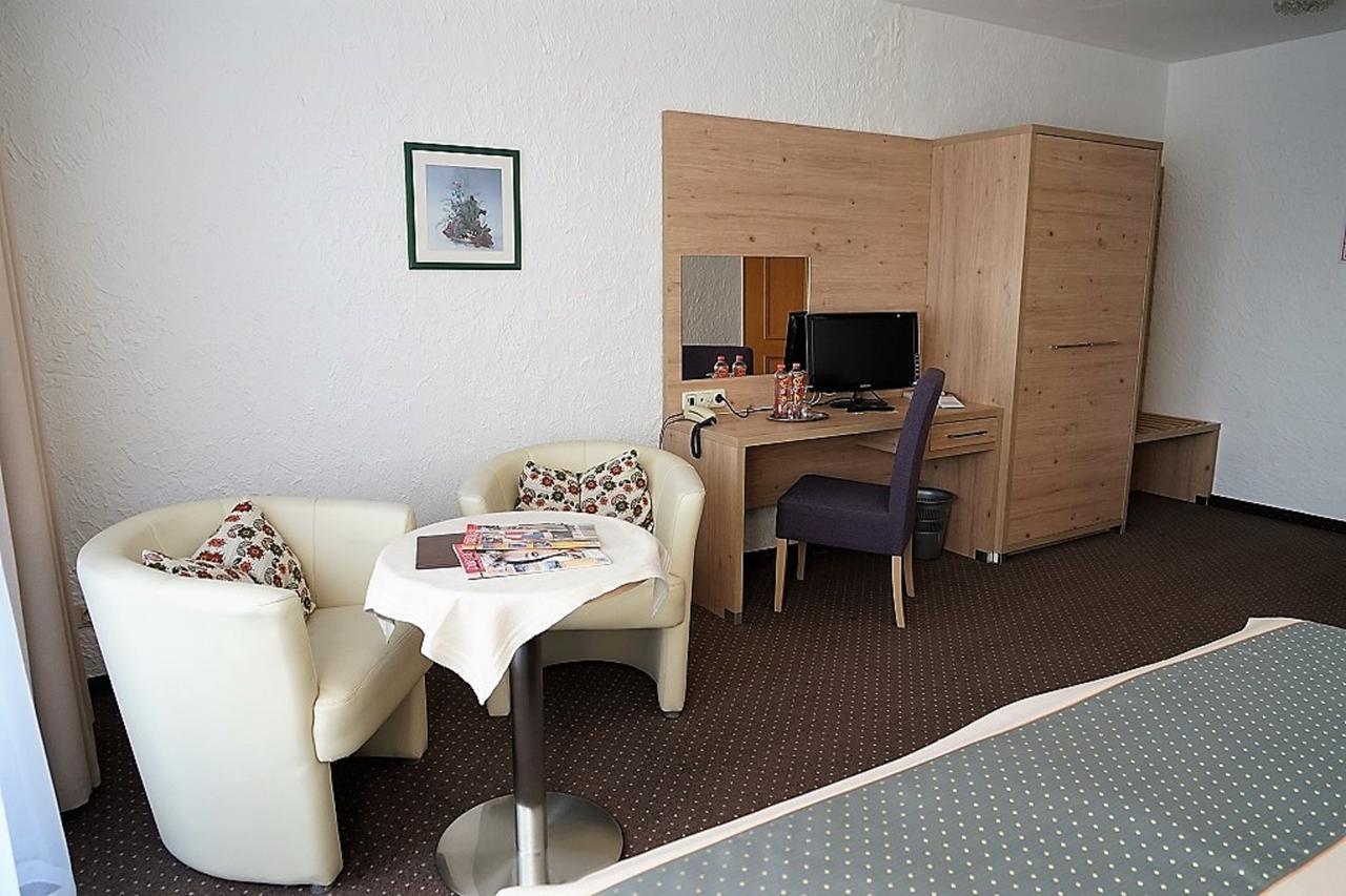 Land-Gut-Hotel Zum Alten Forsthaus - Aufladestation Fuer Elektroautos ヒュルトゲンヴァルト エクステリア 写真