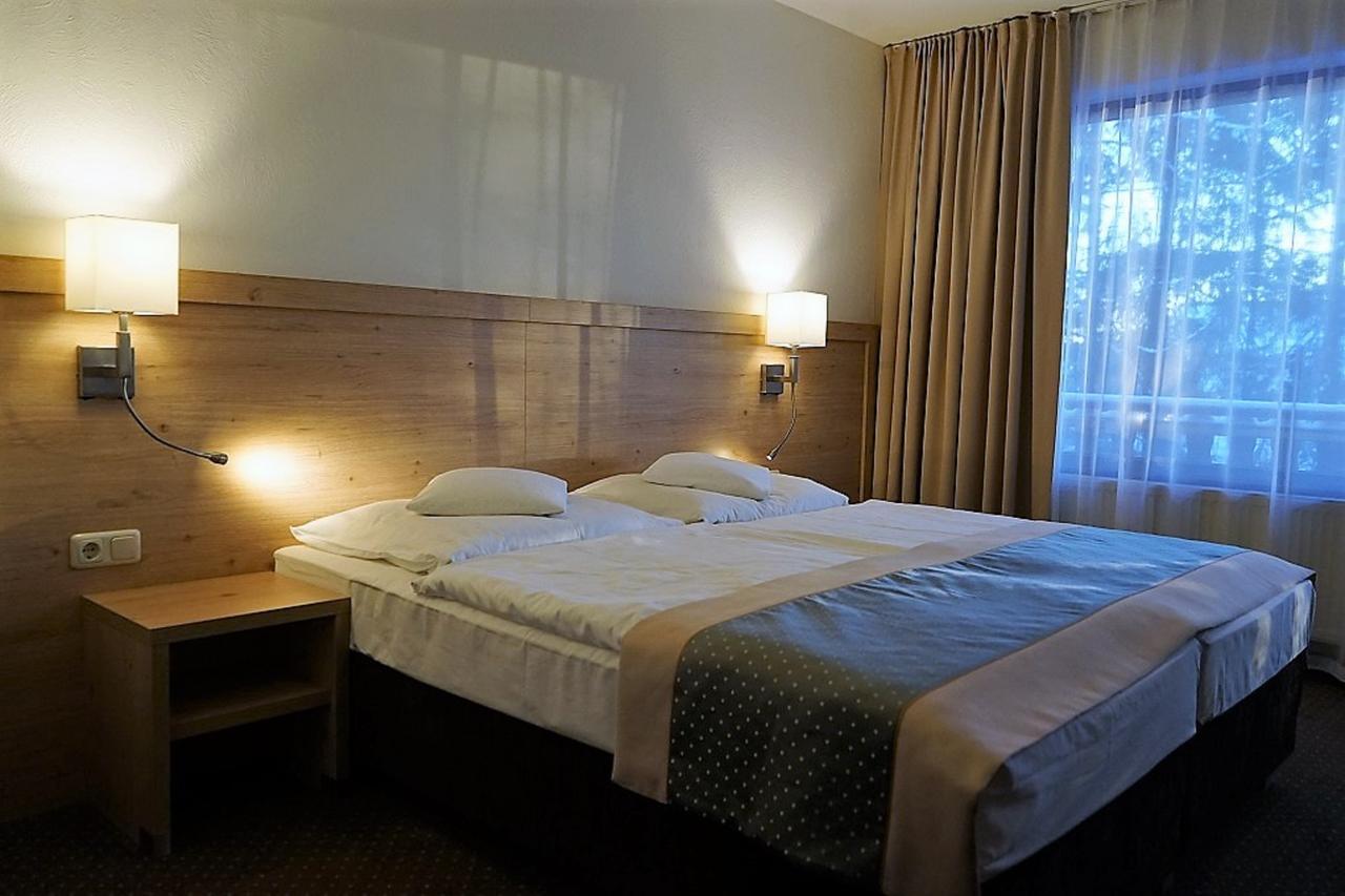 Land-Gut-Hotel Zum Alten Forsthaus - Aufladestation Fuer Elektroautos ヒュルトゲンヴァルト エクステリア 写真