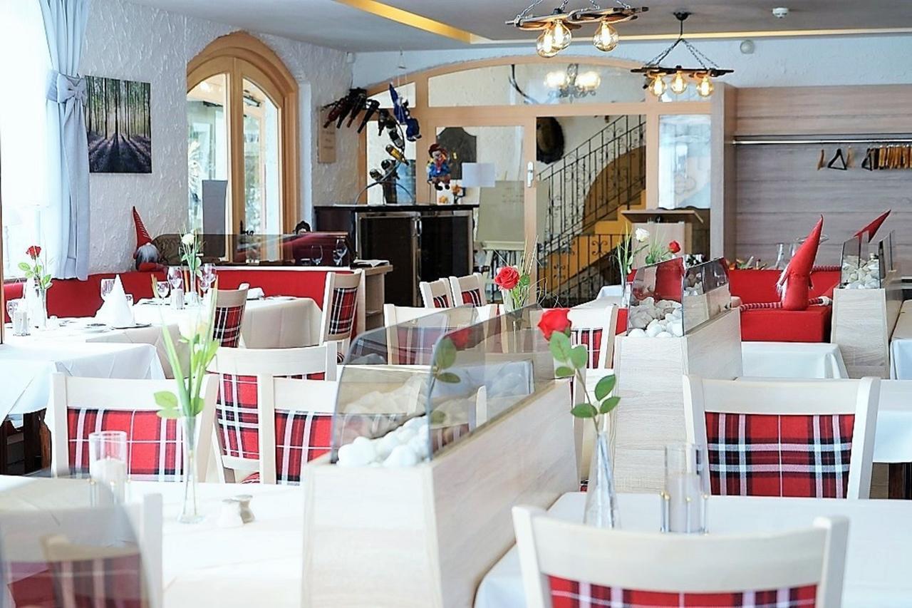 Land-Gut-Hotel Zum Alten Forsthaus - Aufladestation Fuer Elektroautos ヒュルトゲンヴァルト エクステリア 写真