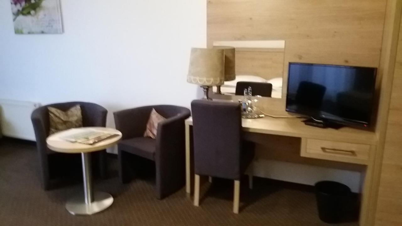 Land-Gut-Hotel Zum Alten Forsthaus - Aufladestation Fuer Elektroautos ヒュルトゲンヴァルト エクステリア 写真