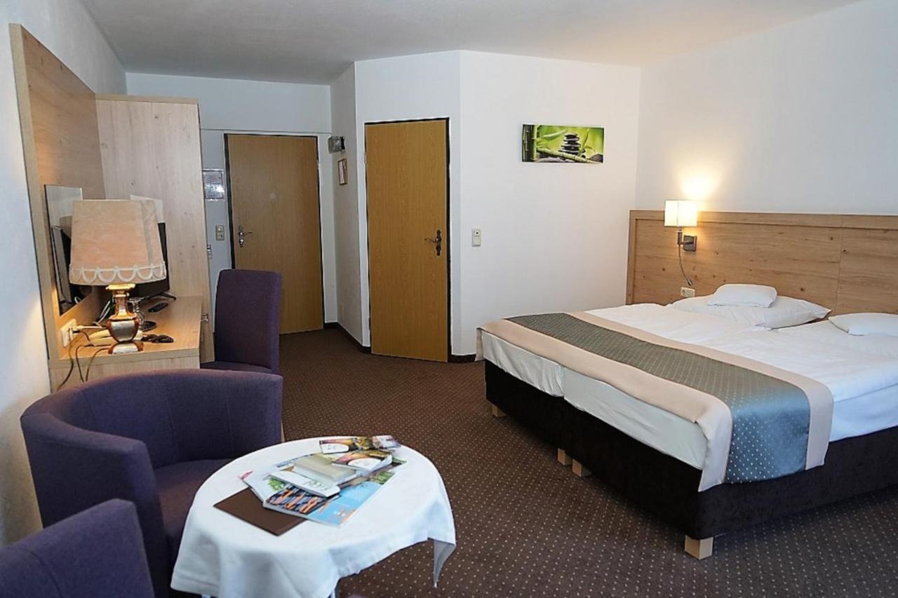 Land-Gut-Hotel Zum Alten Forsthaus - Aufladestation Fuer Elektroautos ヒュルトゲンヴァルト エクステリア 写真