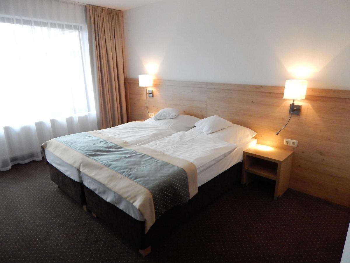 Land-Gut-Hotel Zum Alten Forsthaus - Aufladestation Fuer Elektroautos ヒュルトゲンヴァルト エクステリア 写真